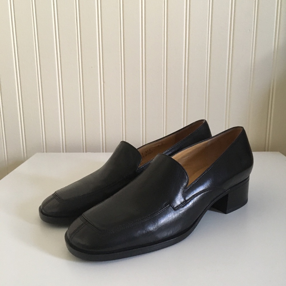 Vintage Coach women's black leather loafers with low block heel size 8B EUC